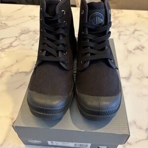 Palladium Pampa Hi in Black